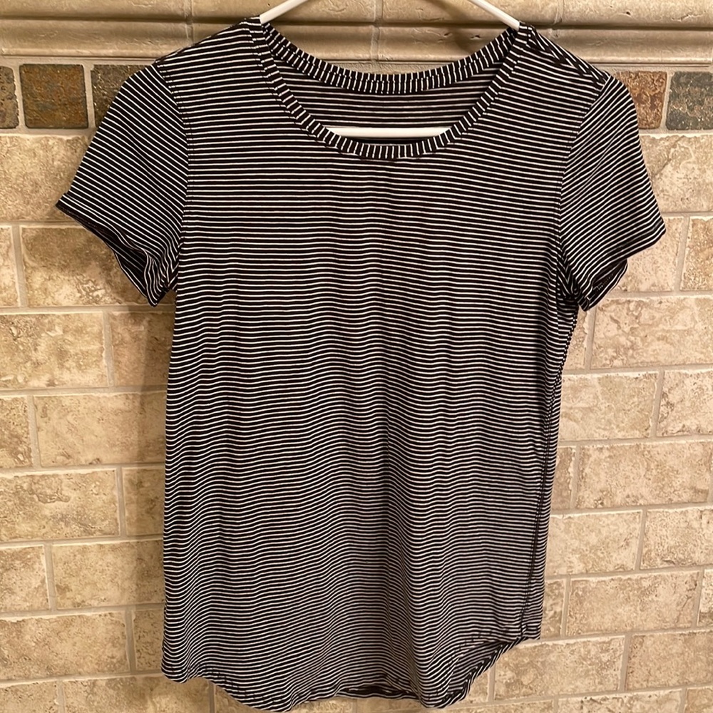 Lululemon Relaxed T-Shirt Size 6